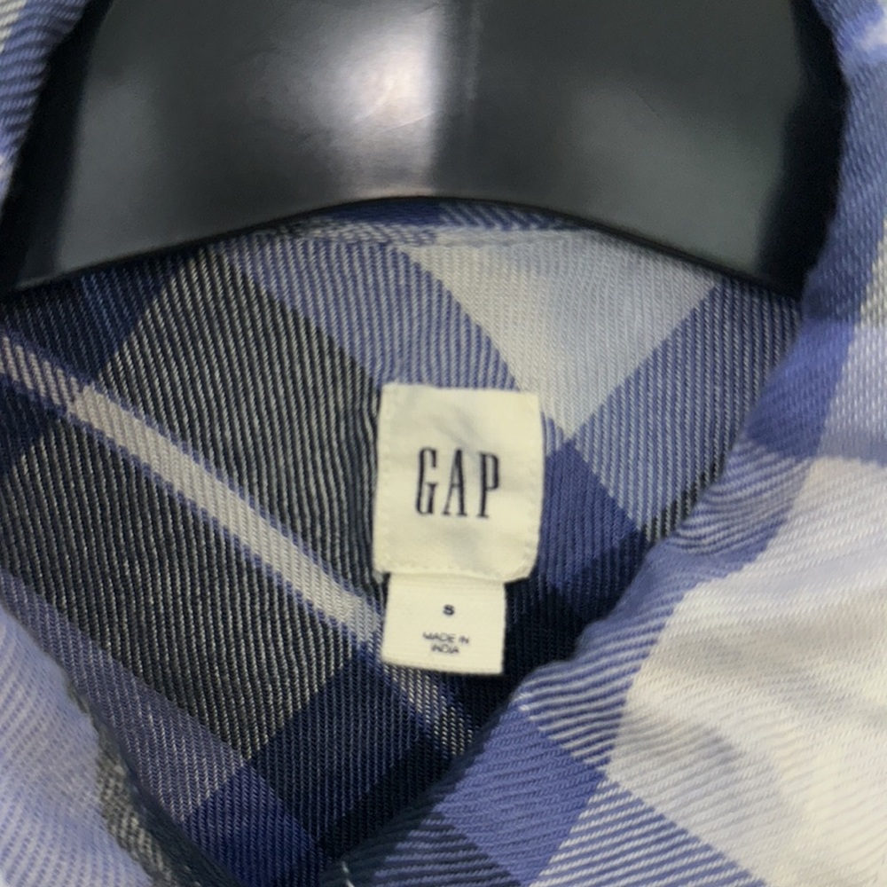 GAP Button Up Top - Picture 2 of 3
